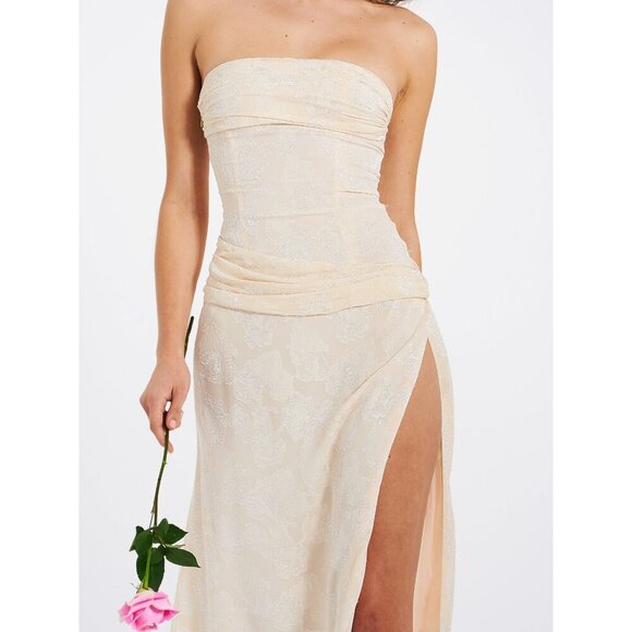 Off White Textured Maxi Dress - Picture 5 of 14